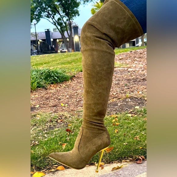 Cape Robbin Sheek thigh high green boots with golden heel S/6 - Picture 4 of 16